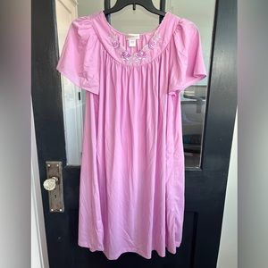 Shadowline night gown baby pink size large